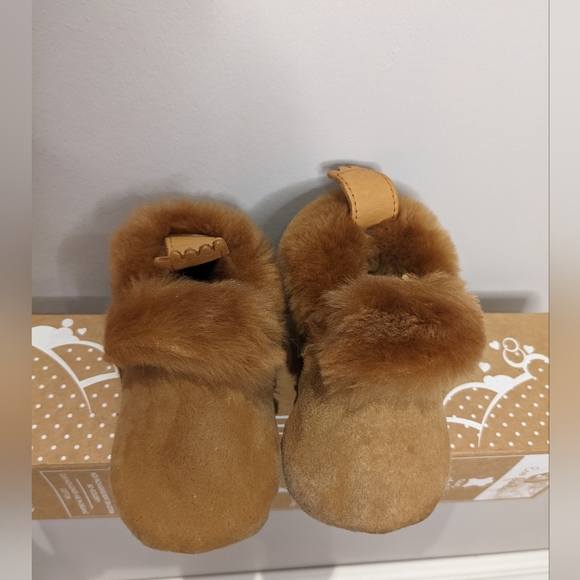 Easy Peasy Baby Moccasins 6-12 Months - Picture 2 of 8